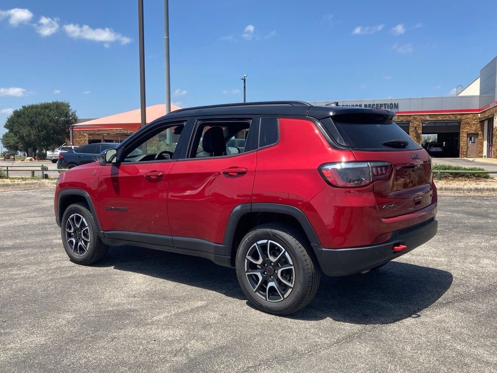 Used 2025 Jeep Compass Trailhawk AWD/4WD image 7