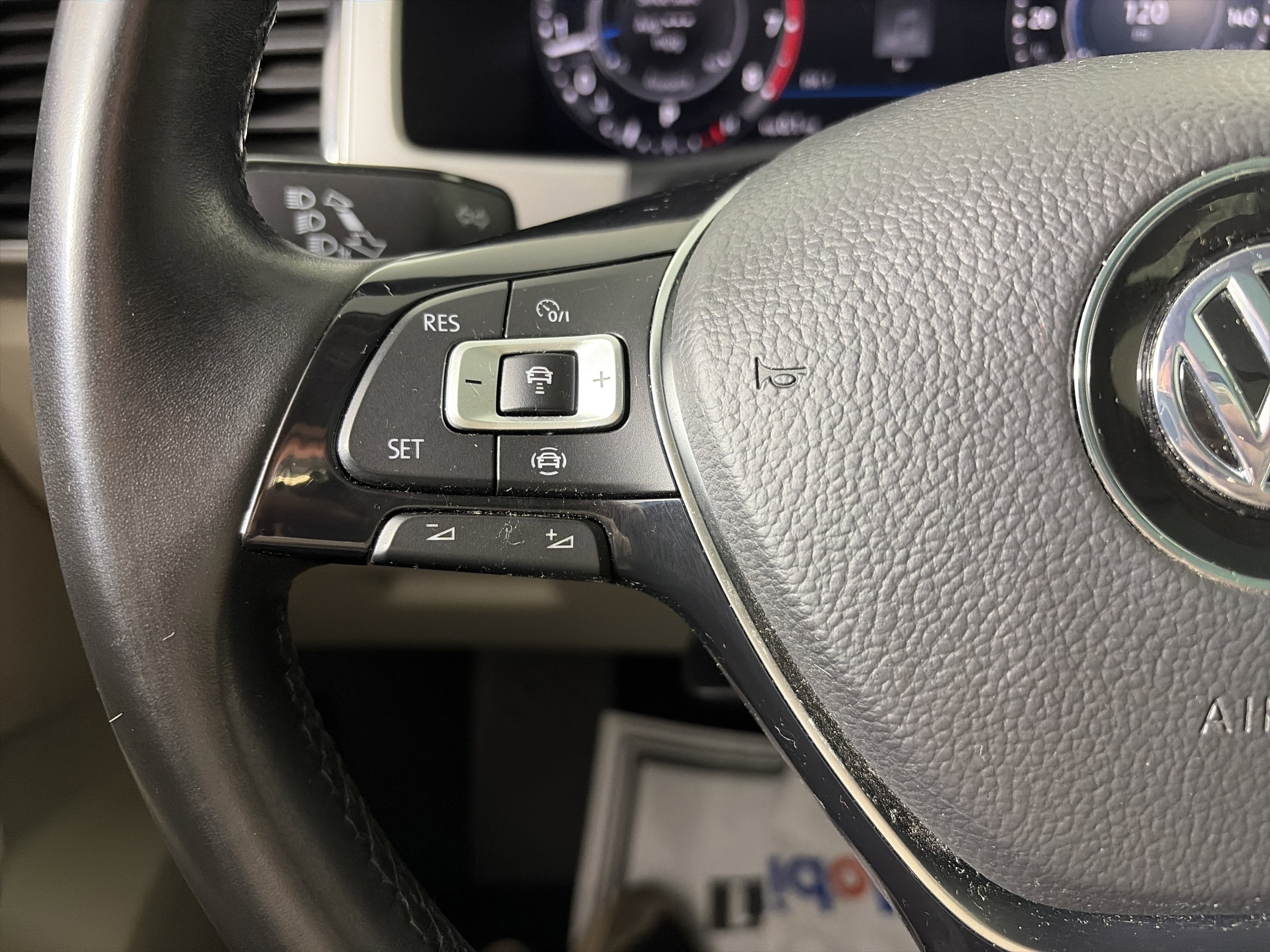 Used 2019 Volkswagen Atlas SEL R-Line image 16