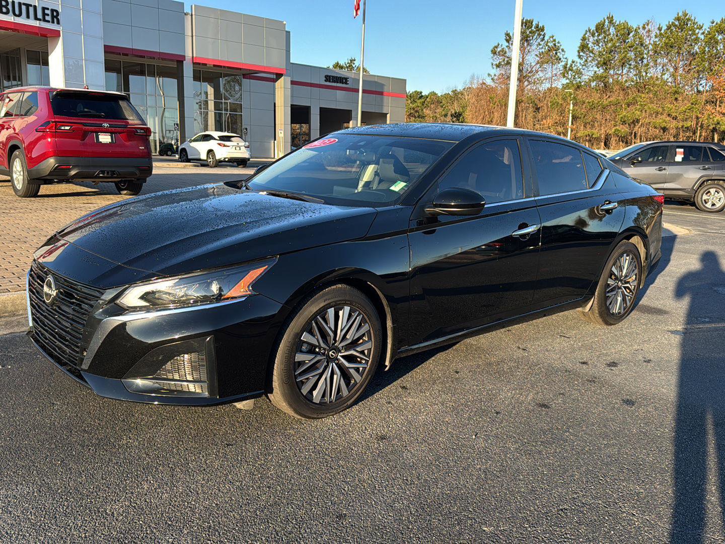 Used 2023 Nissan Altima 2.5 SV image 1