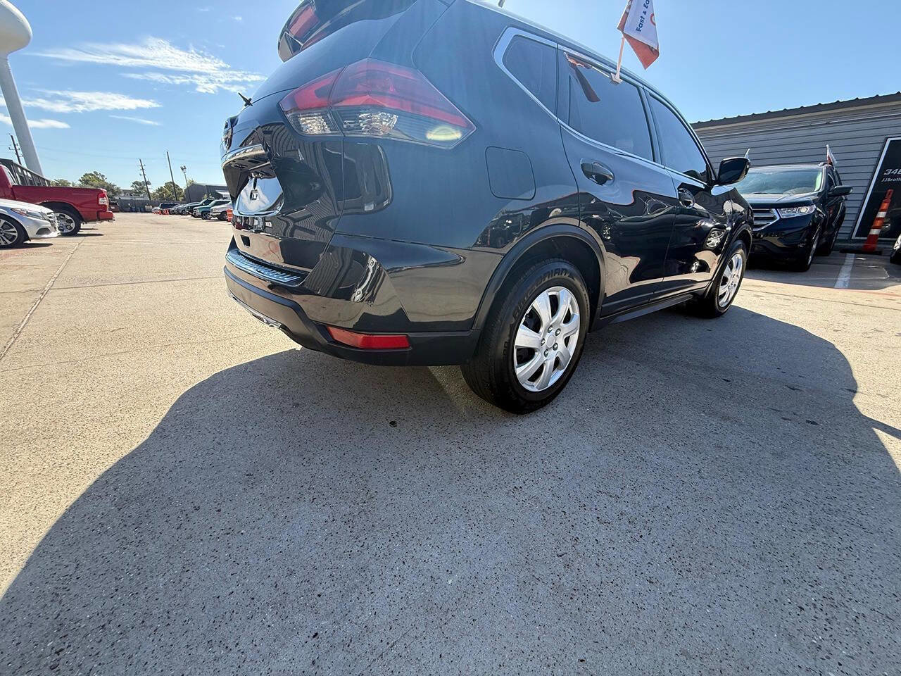 Used 2017 Nissan Rogue S image 27