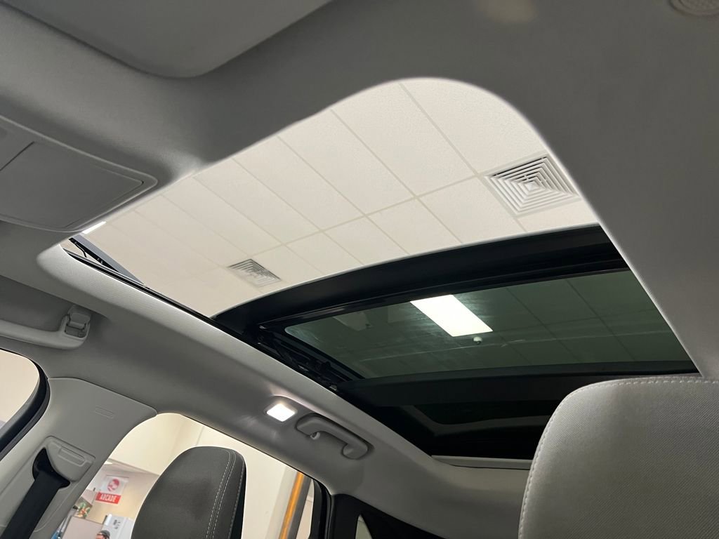 Used 2021 Ford Escape SE w/ SE Sport Appearance Package image 23