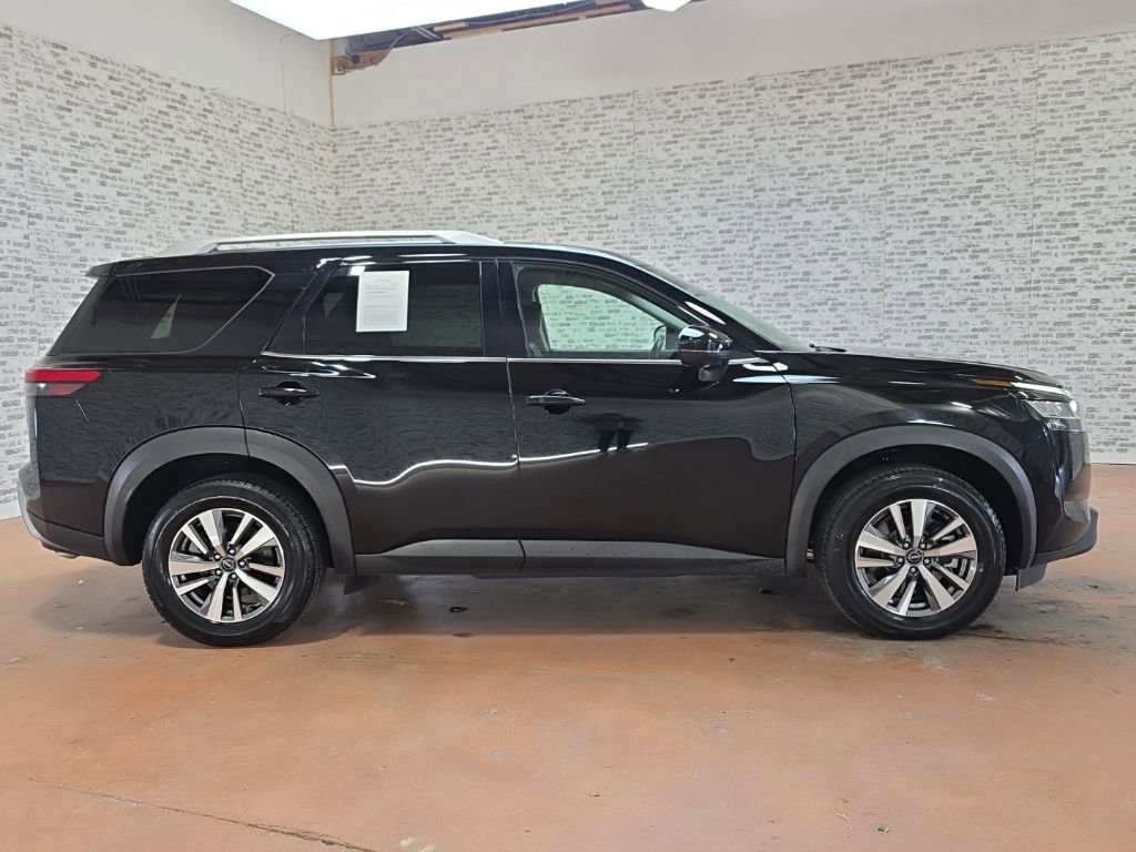Used 2023 Nissan Pathfinder SL AWD/4WD image 6