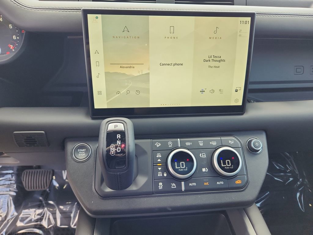 Used 2025 Land Rover Defender 130 X-Dynamic SE image 15