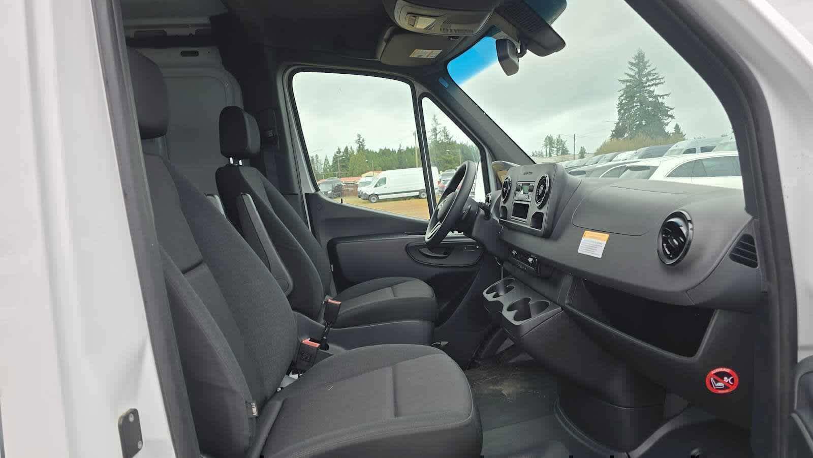 Used 2024 Mercedes-Benz Sprinter 4500 image 11
