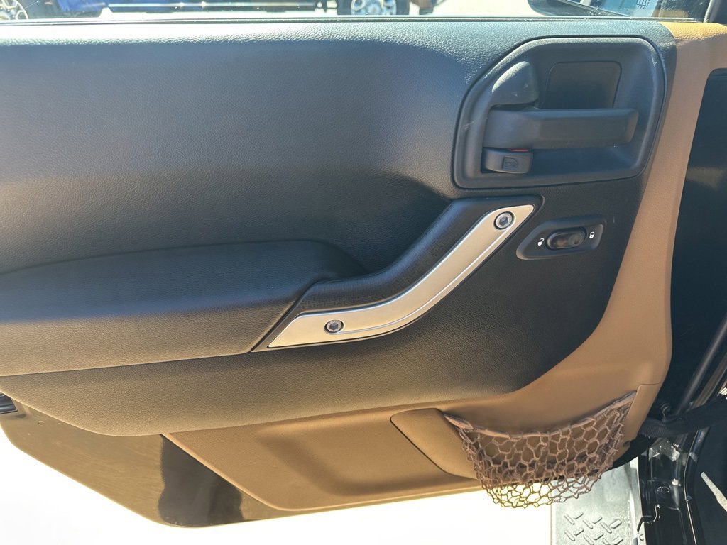 Used 2014 Jeep Wrangler Unlimited Sahara w/ Max Tow Package image 11