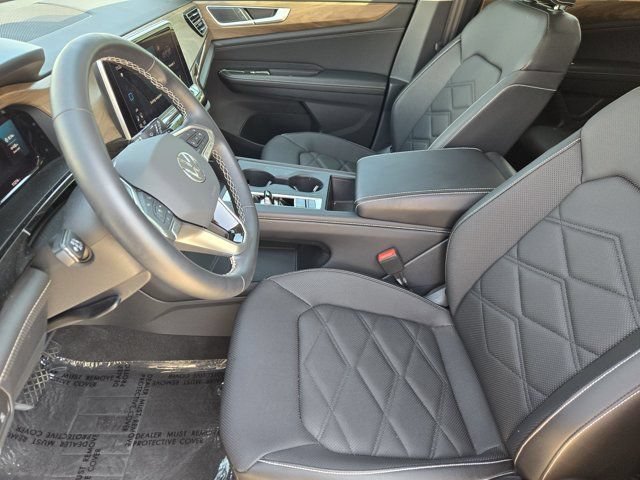 Used 2025 Volkswagen Atlas SE FWD image 12