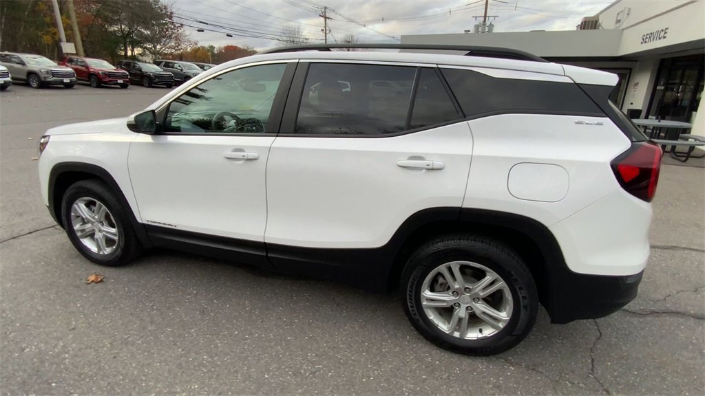 Used 2023 GMC Terrain SLE w/ Driver Convenience Package image 7