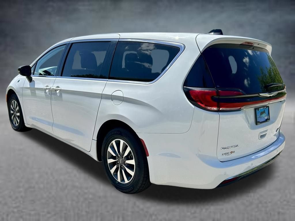 Used 2024 Chrysler Pacifica Limited FWD image 7