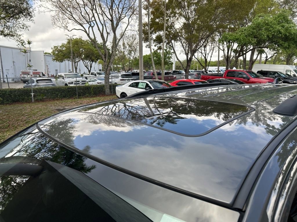 Used 2024 Dodge Durango R/T AWD/4WD image 16