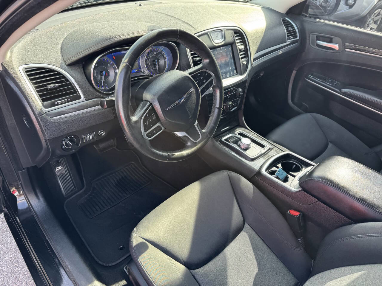 Used 2019 Chrysler 300 Touring w/ Chrome Appearance Package image 13