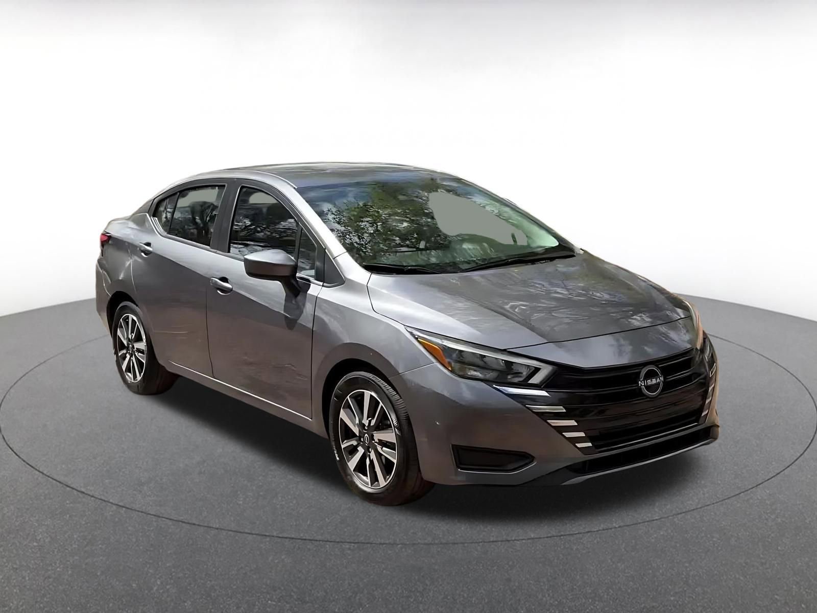 Used 2025 Nissan Versa SV FWD image 3