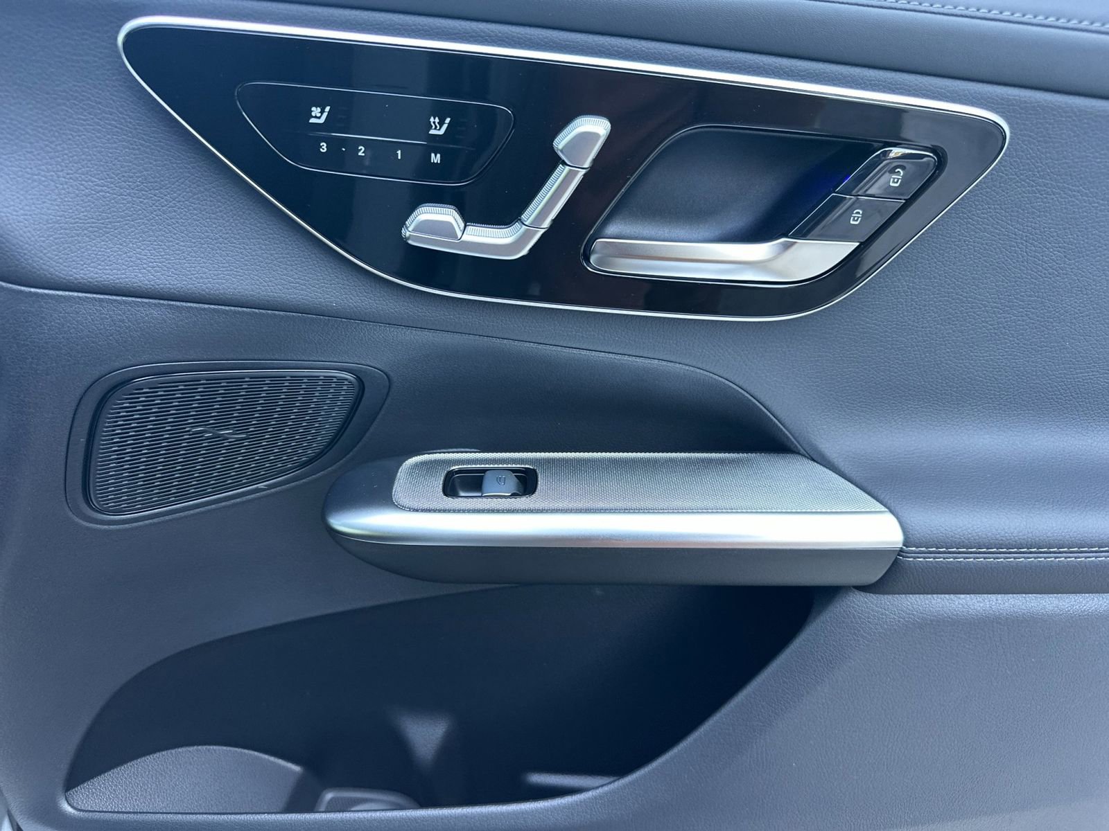 New 2026 Mercedes-Benz GLC 300 image 18