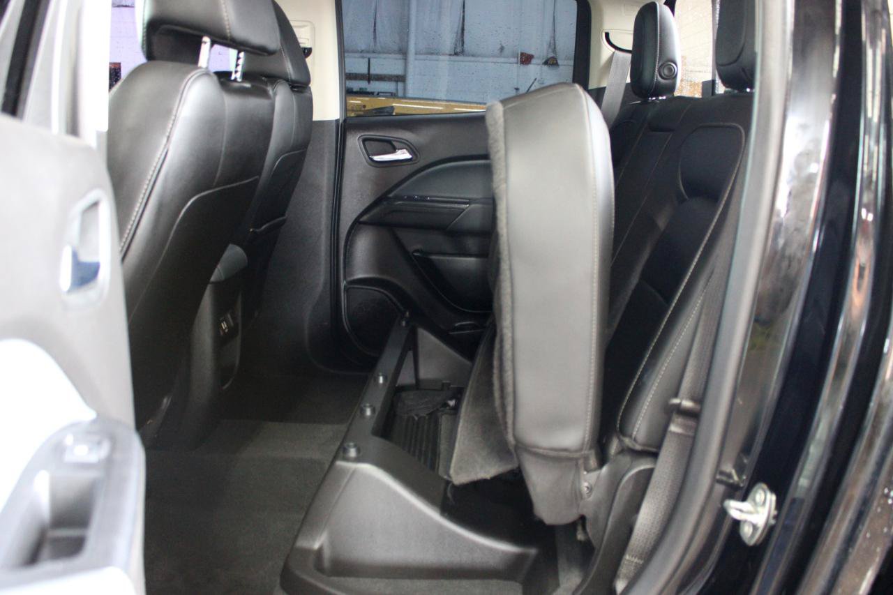 Used 2021 Chevrolet Colorado Z71 w/ Z71 Midnight Edition AWD/4WD image 42