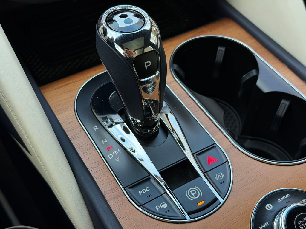 Used 2023 Bentley Bentayga image 26