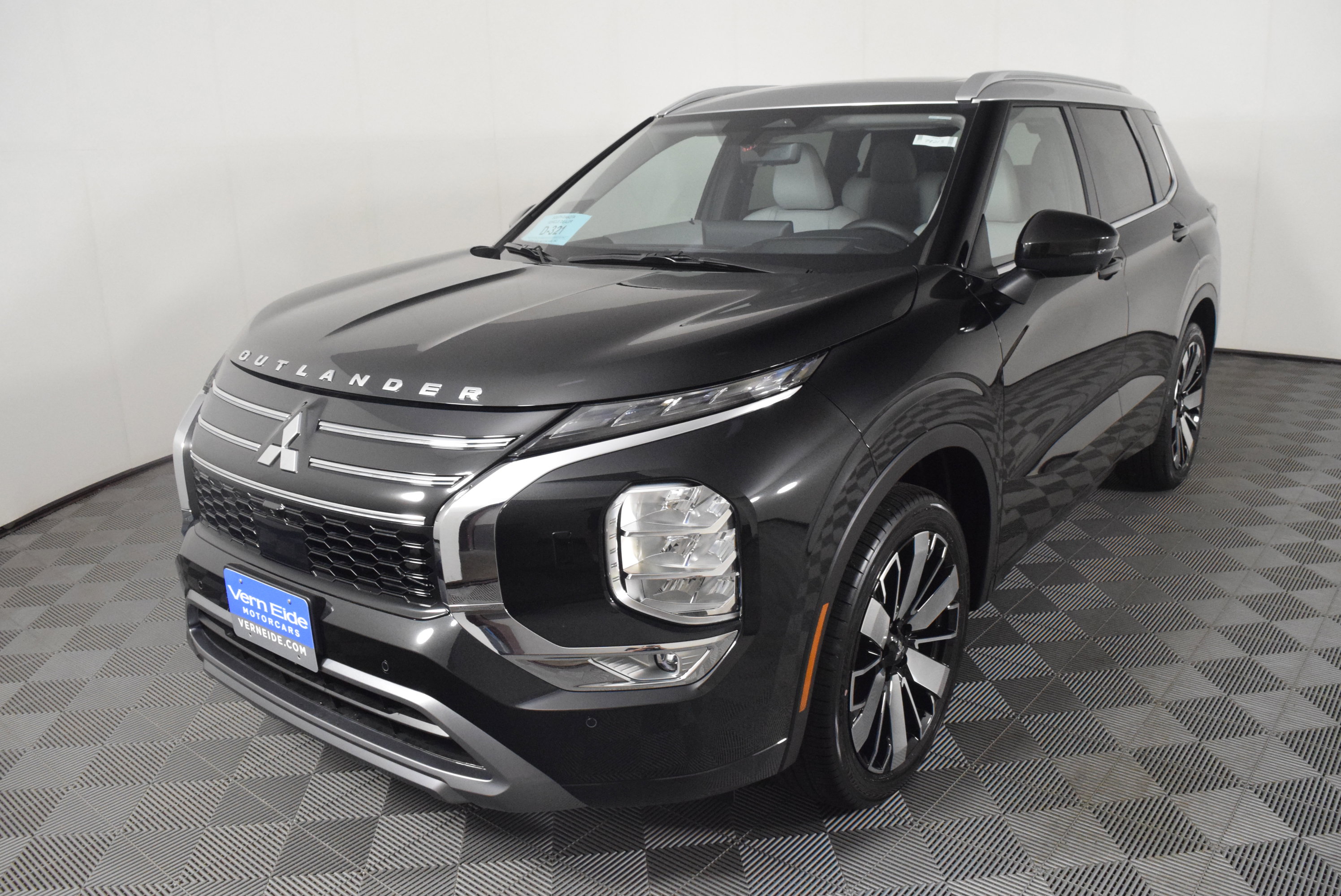 New 2025 Mitsubishi Outlander AWD image 10