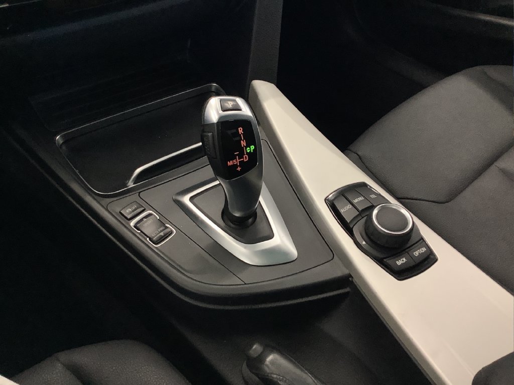 Used 2017 BMW 320i xDrive Sedan AWD/4WD image 14