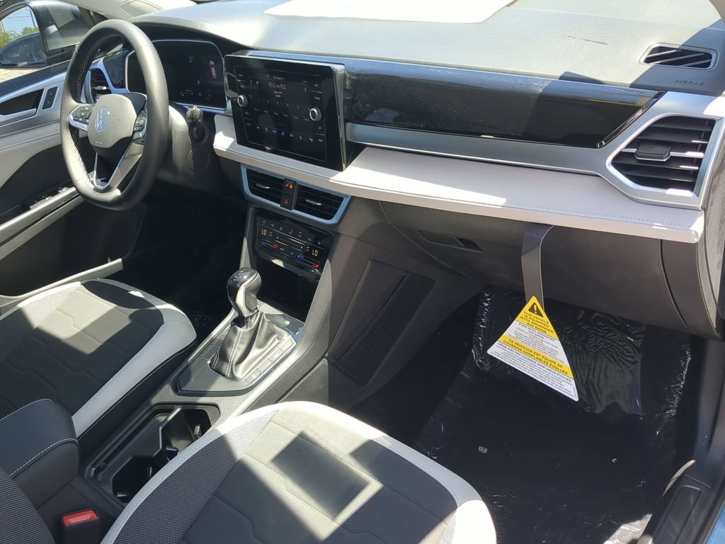 New 2026 Volkswagen Taos SE FWD image 11
