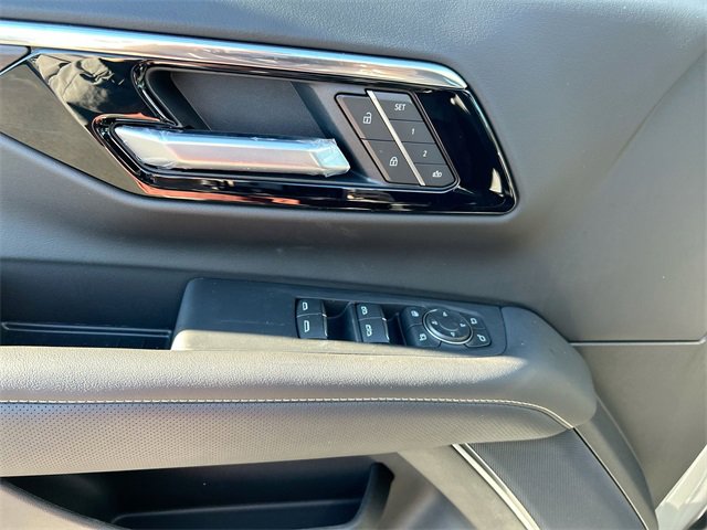 New 2025 Chevrolet Suburban Premier image 23