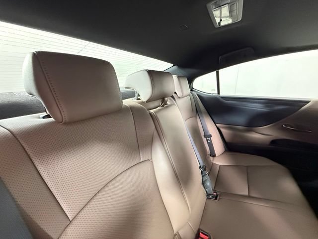Used 2025 Lexus ES 300h w/ Premium Package FWD image 29