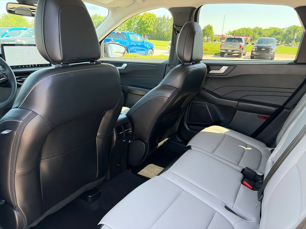 Used 2023 Ford Escape Platinum AWD/4WD image 27