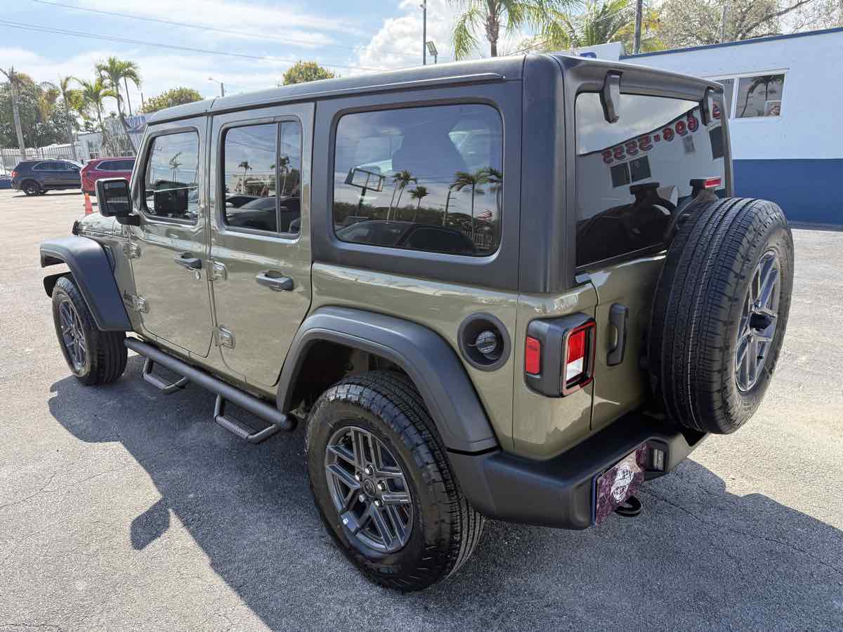 Used 2025 Jeep Wrangler Unlimited Sport image 6