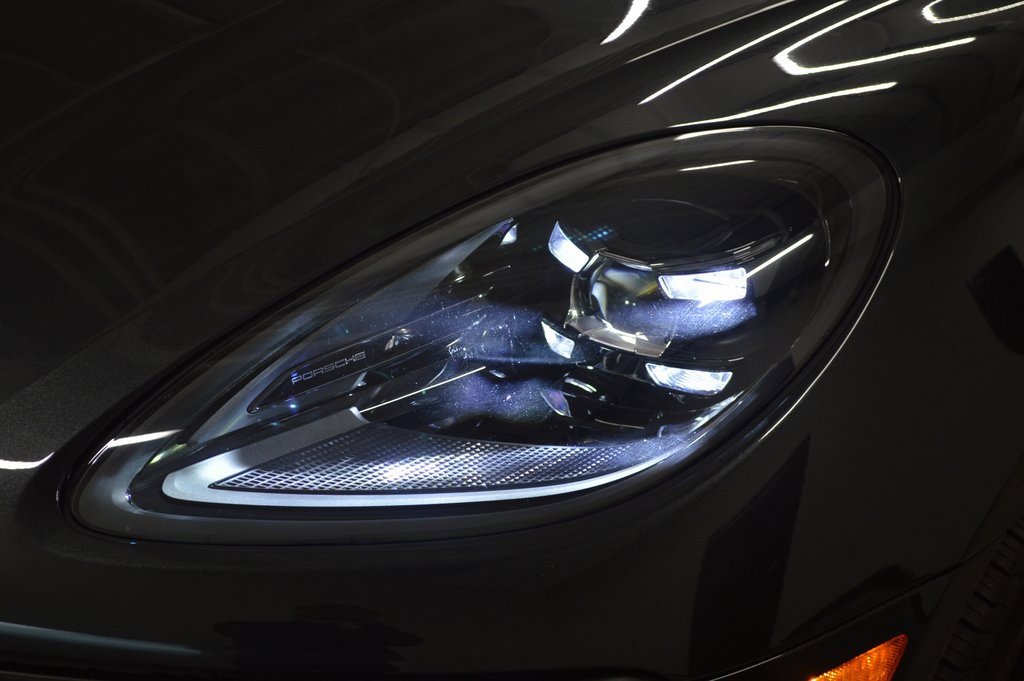 Used 2025 Porsche Macan image 11