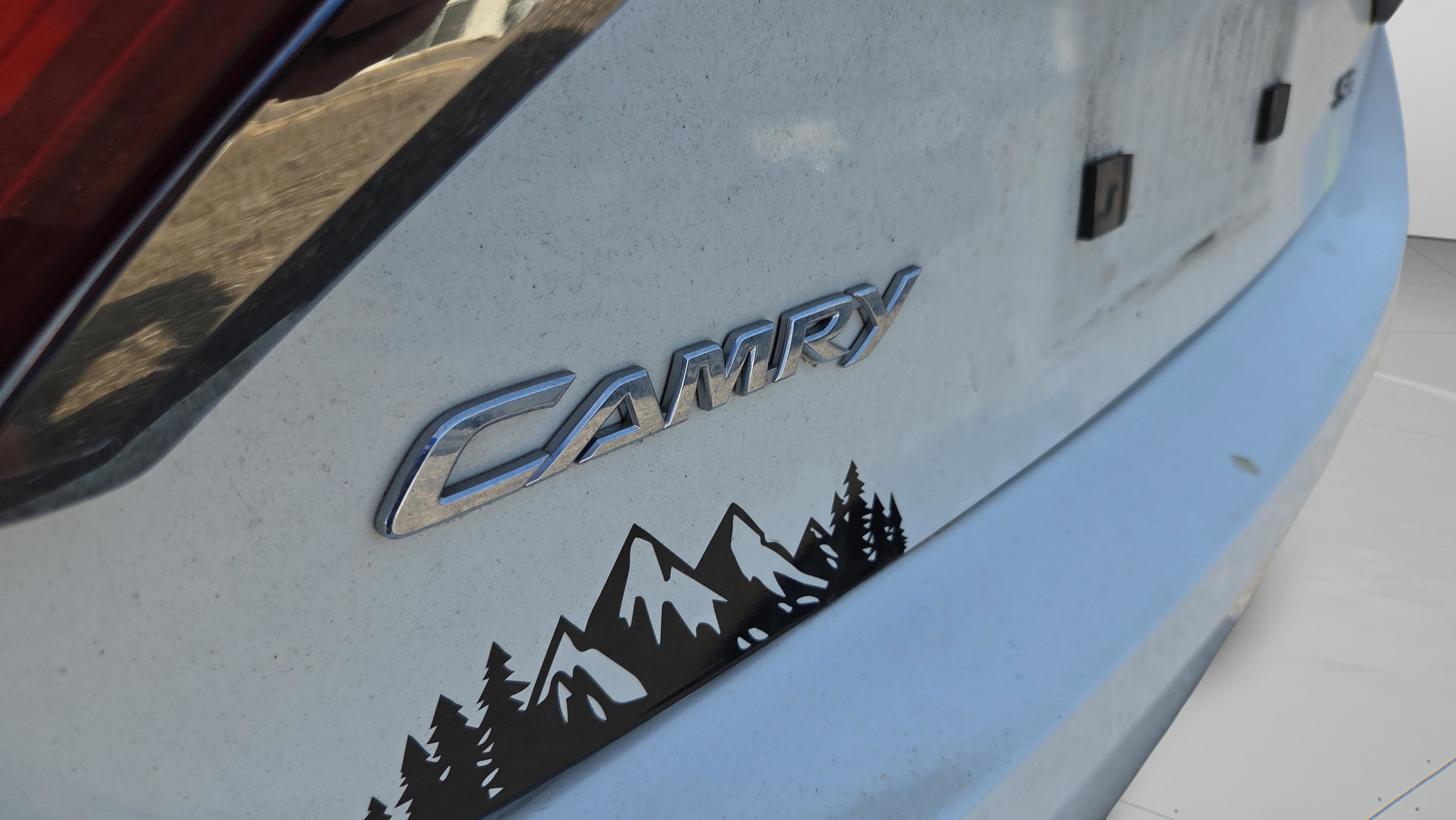 Used 2015 Toyota Camry SE w/ Moonroof Package FWD image 30