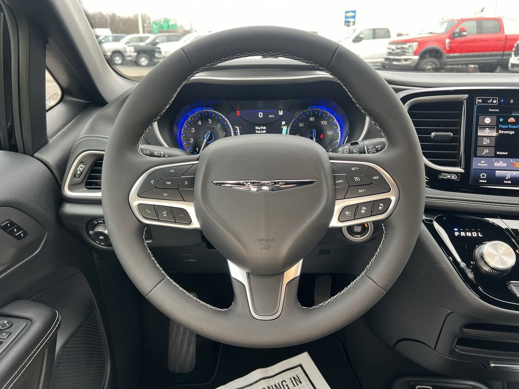 New 2026 Chrysler Pacifica Select image 14