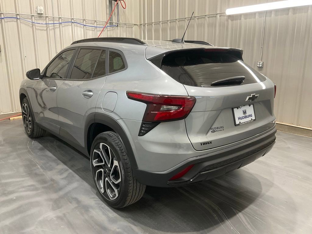 Used 2025 Chevrolet Trax RS w/ Driver Confidence Package image 19