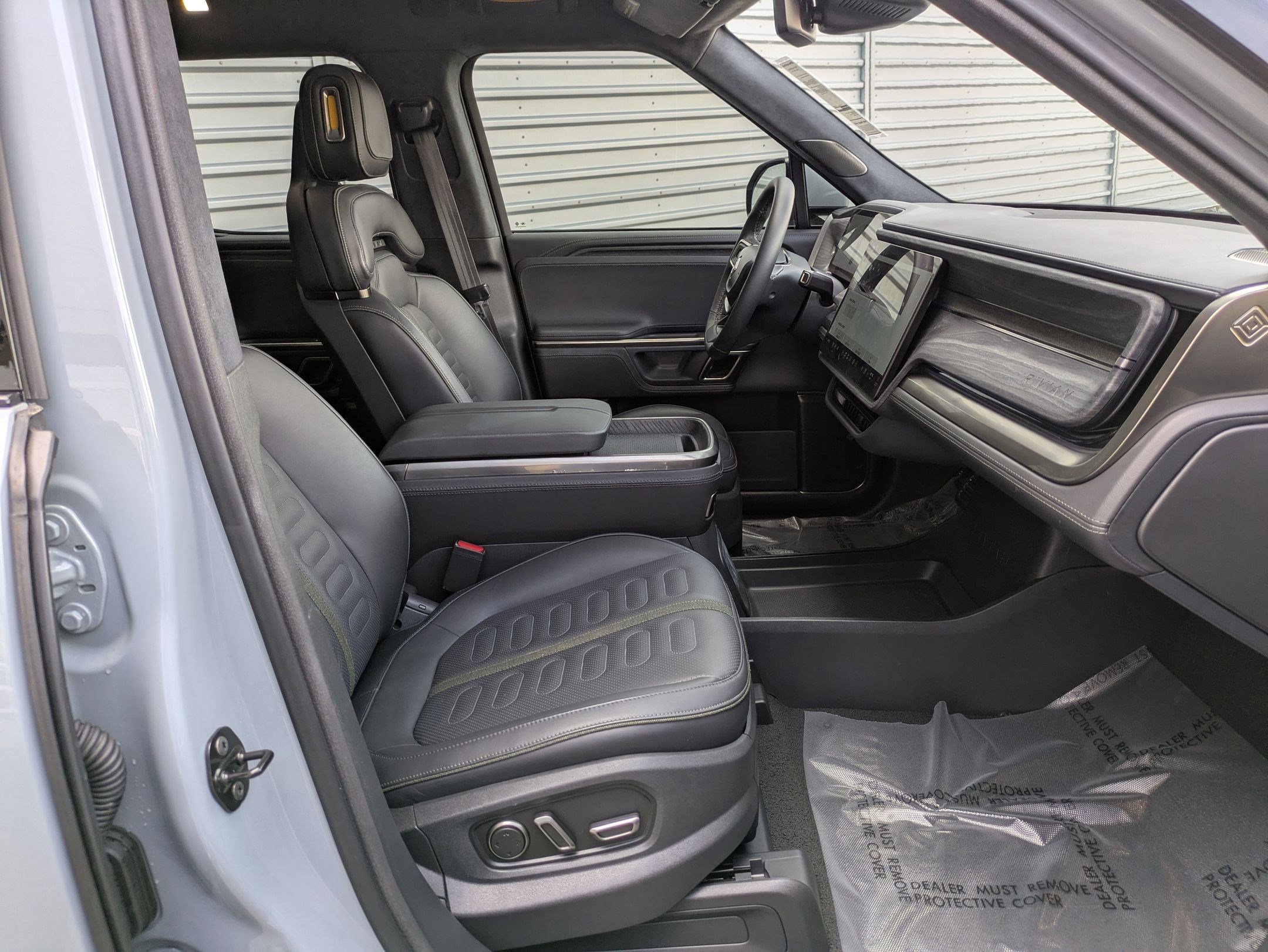 Used 2024 Rivian R1T Adventure AWD/4WD image 28