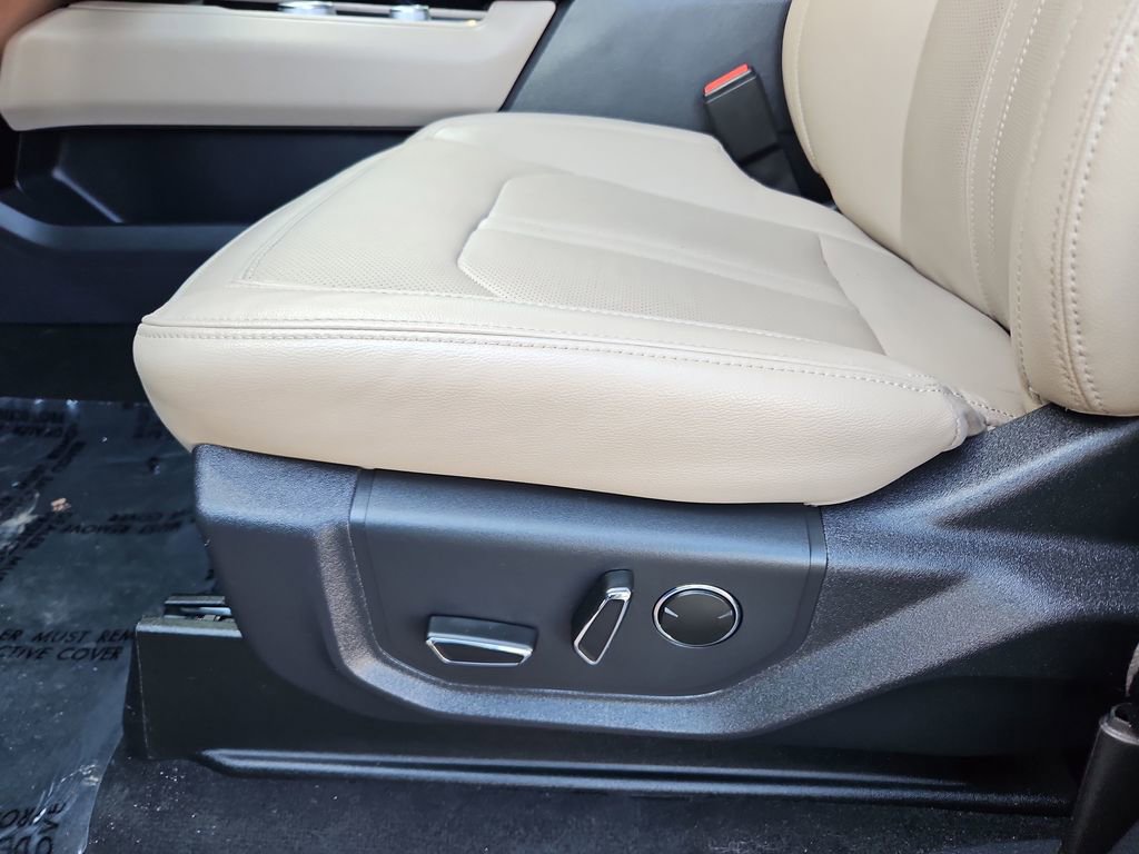 Used 2024 Ford Expedition Limited image 26