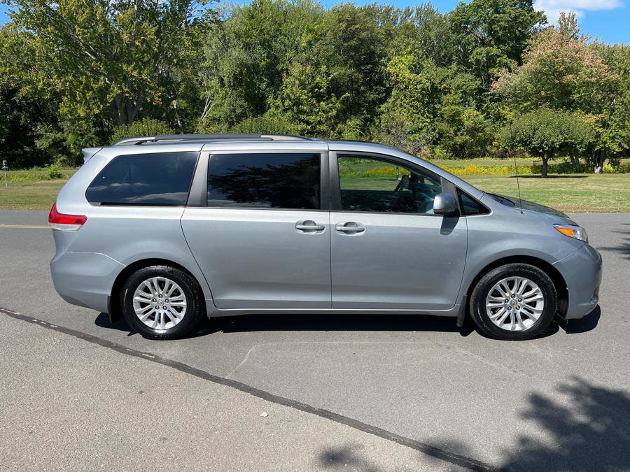 Used 2012 Toyota Sienna XLE w/ Entertainment Pkg FWD image 34