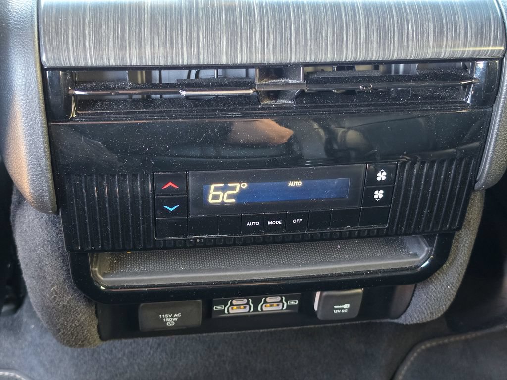 Used 2024 Jeep Wagoneer Series II w/ Flexible Seating Group AWD/4WD image 20