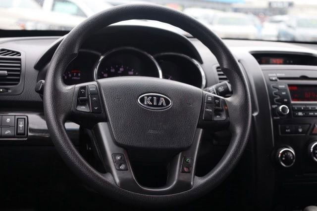 Used 2012 Kia Sorento LX w/ Third Row Pkg image 3