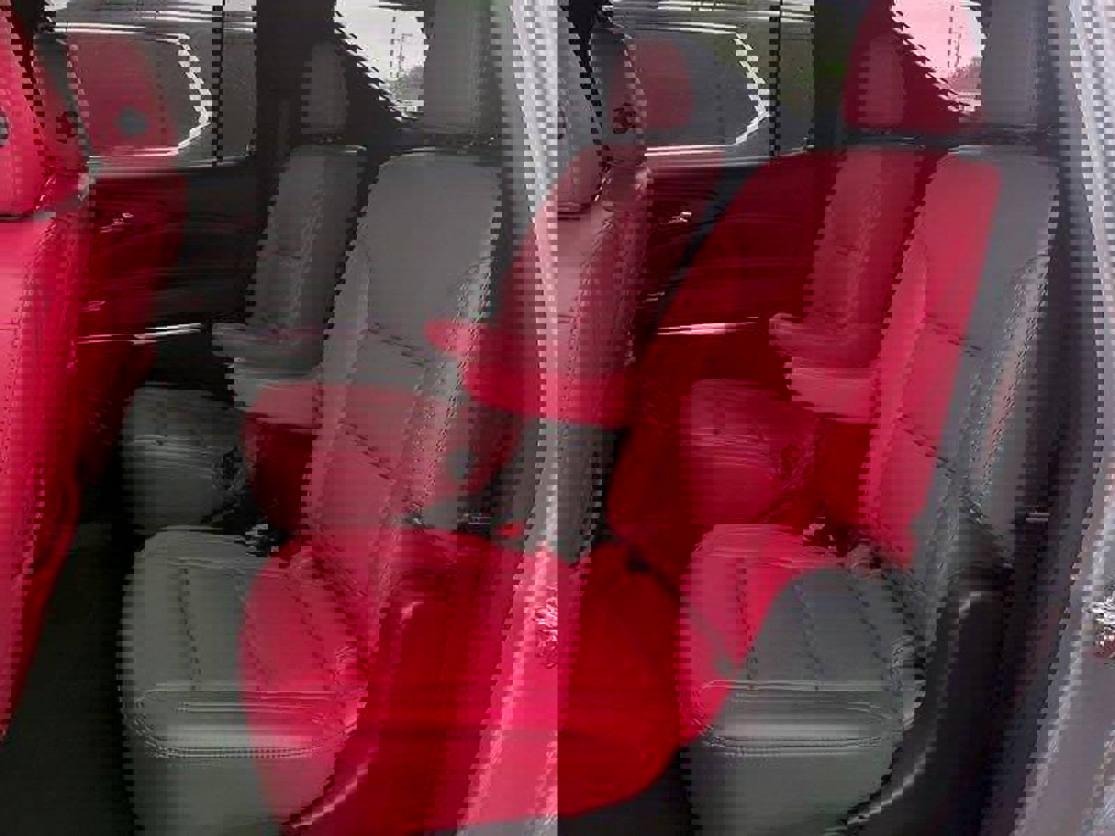 Used 2025 Chevrolet Traverse LT w/ Midnight/Sport Edition FWD image 23