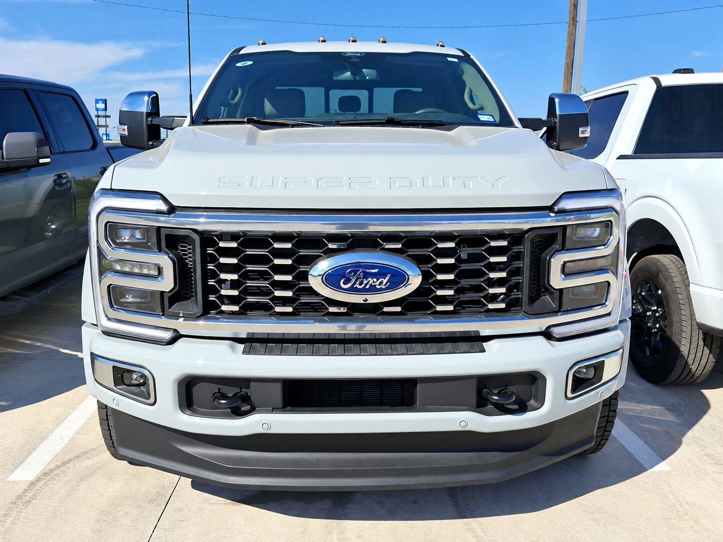 Used 2025 Ford F450 Platinum w/ Platinum Plus Package AWD/4WD image 4