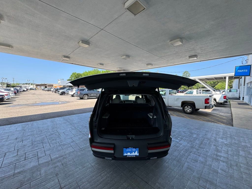 Used 2025 Hyundai Santa Fe Limited FWD image 8