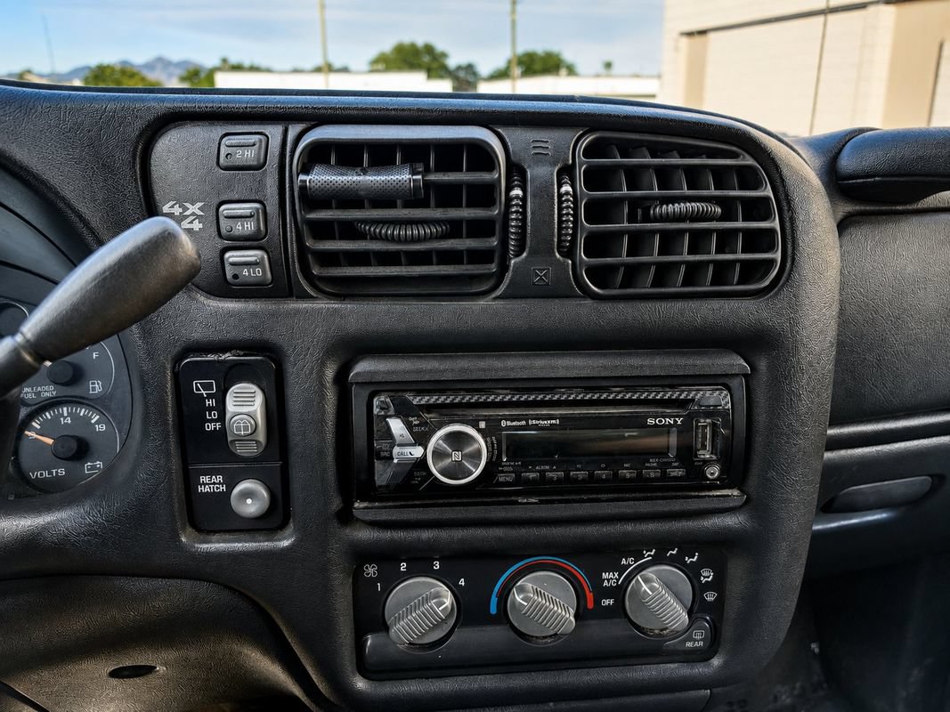 Used 1998 Chevrolet Blazer LS w/ Preferred Equipment Group AWD/4WD image 18
