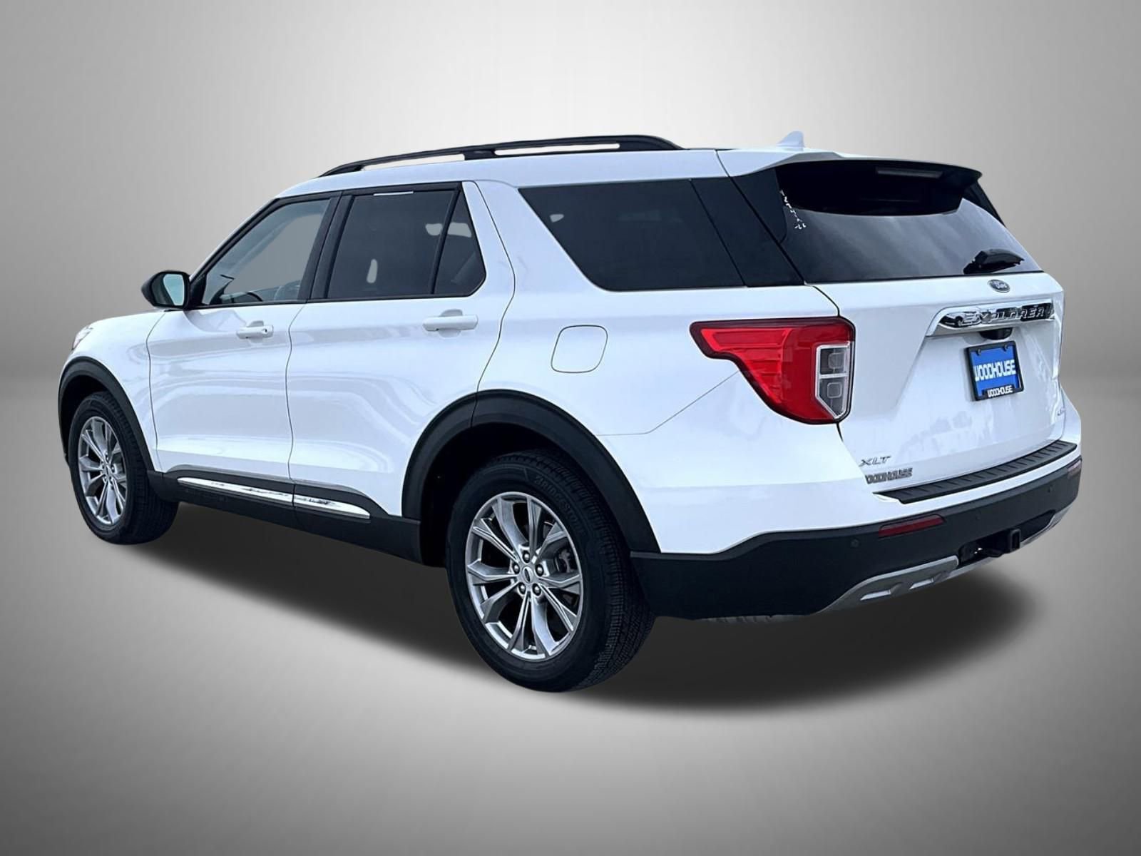 Used 2022 Ford Explorer XLT w/ Equipment Group 202A image 7