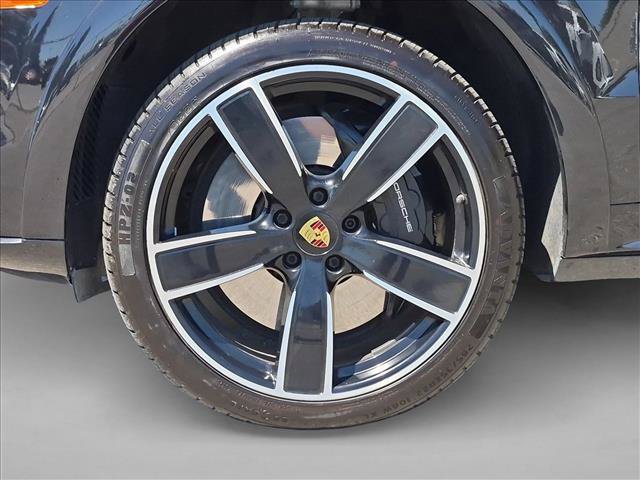 Used 2022 Porsche Cayenne Turbo AWD/4WD image 25