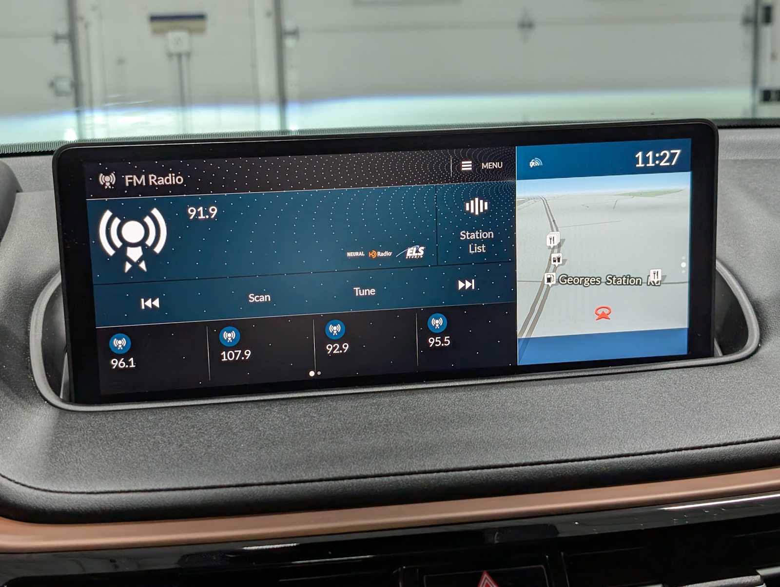 Certified 2023 Acura MDX w/Technology Package image 29