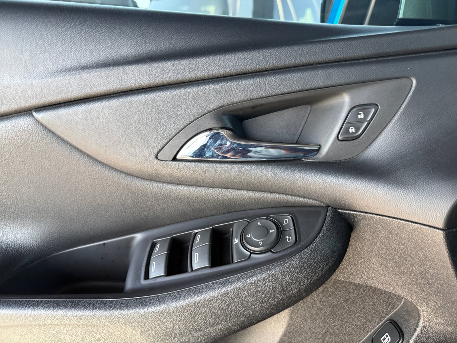 Used 2017 Chevrolet Volt Premier w/ Driver Confidence II Package FWD image 16