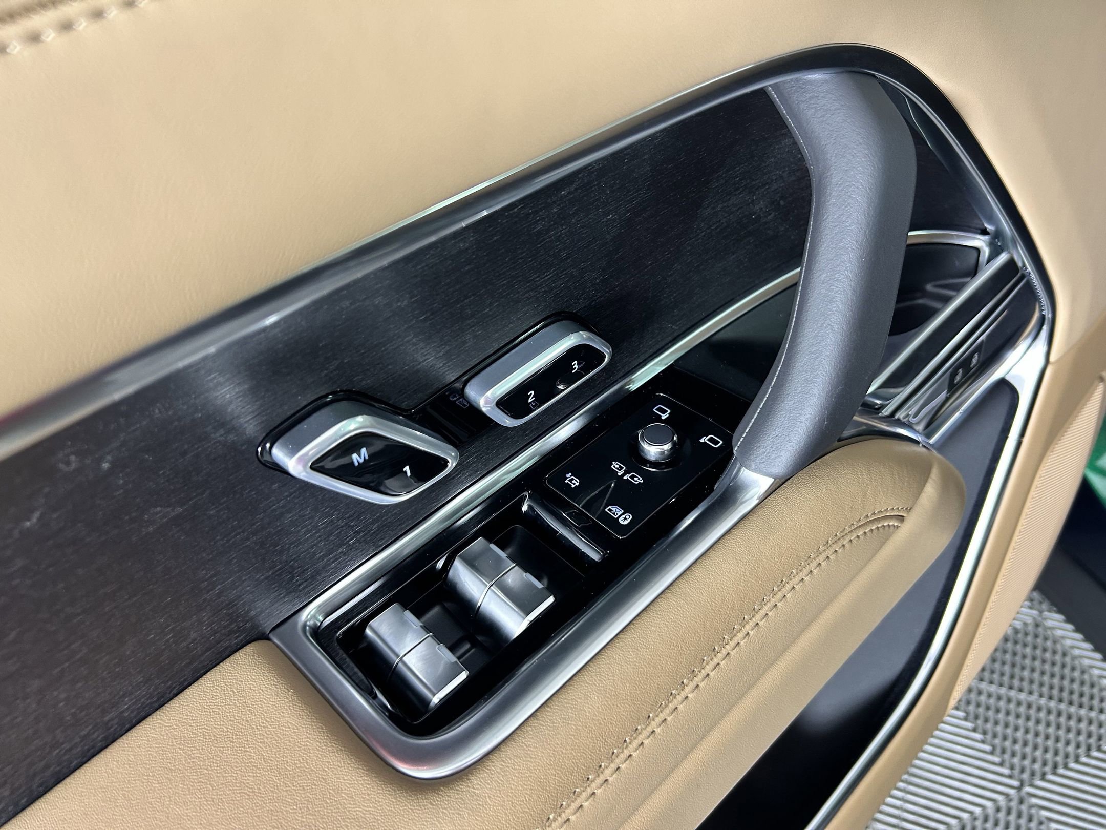 New 2025 Land Rover Range Rover SE image 10