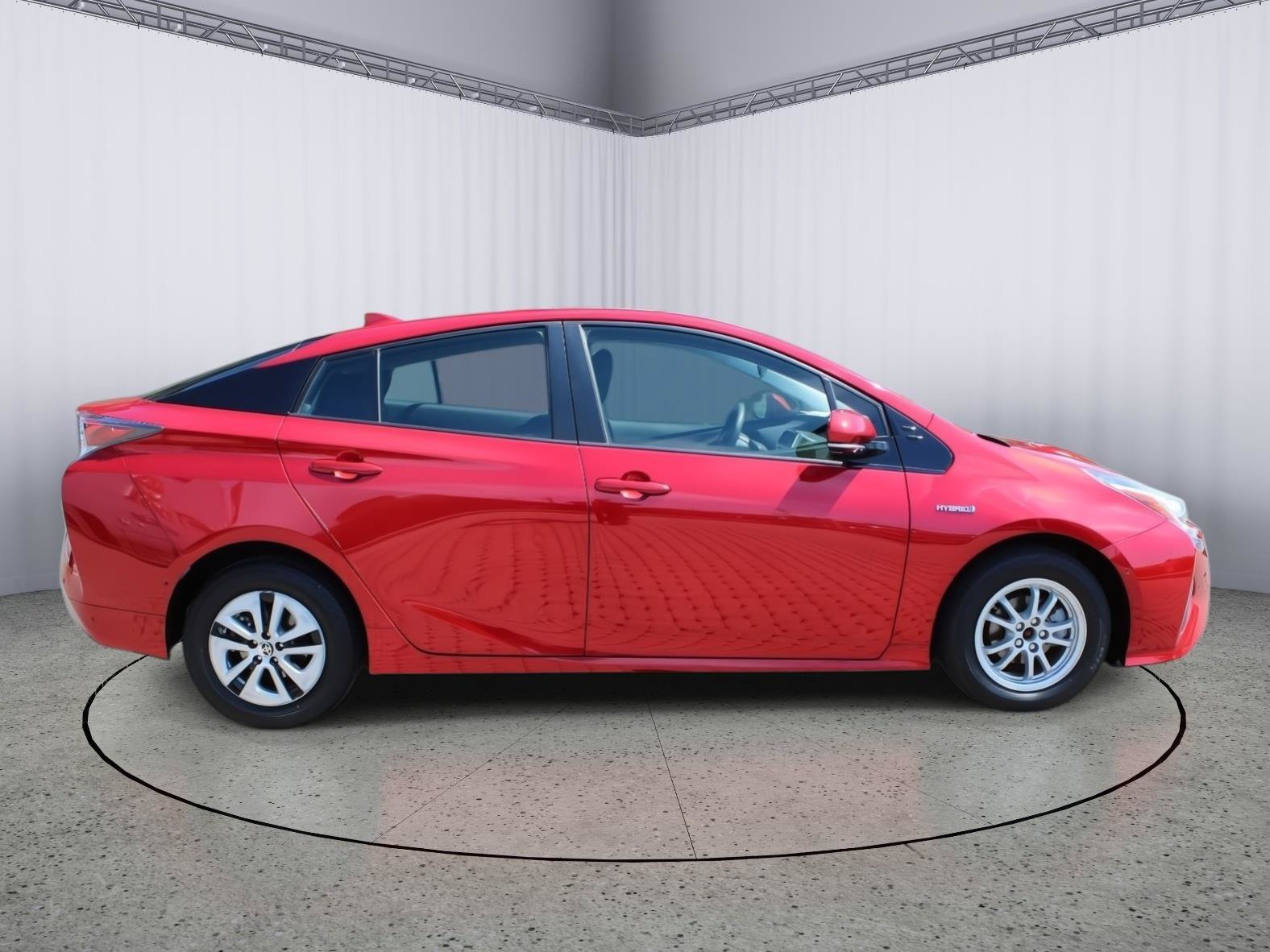 Used 2018 Toyota Prius Two w/ Prius Two Safety Plus Package FWD image 9
