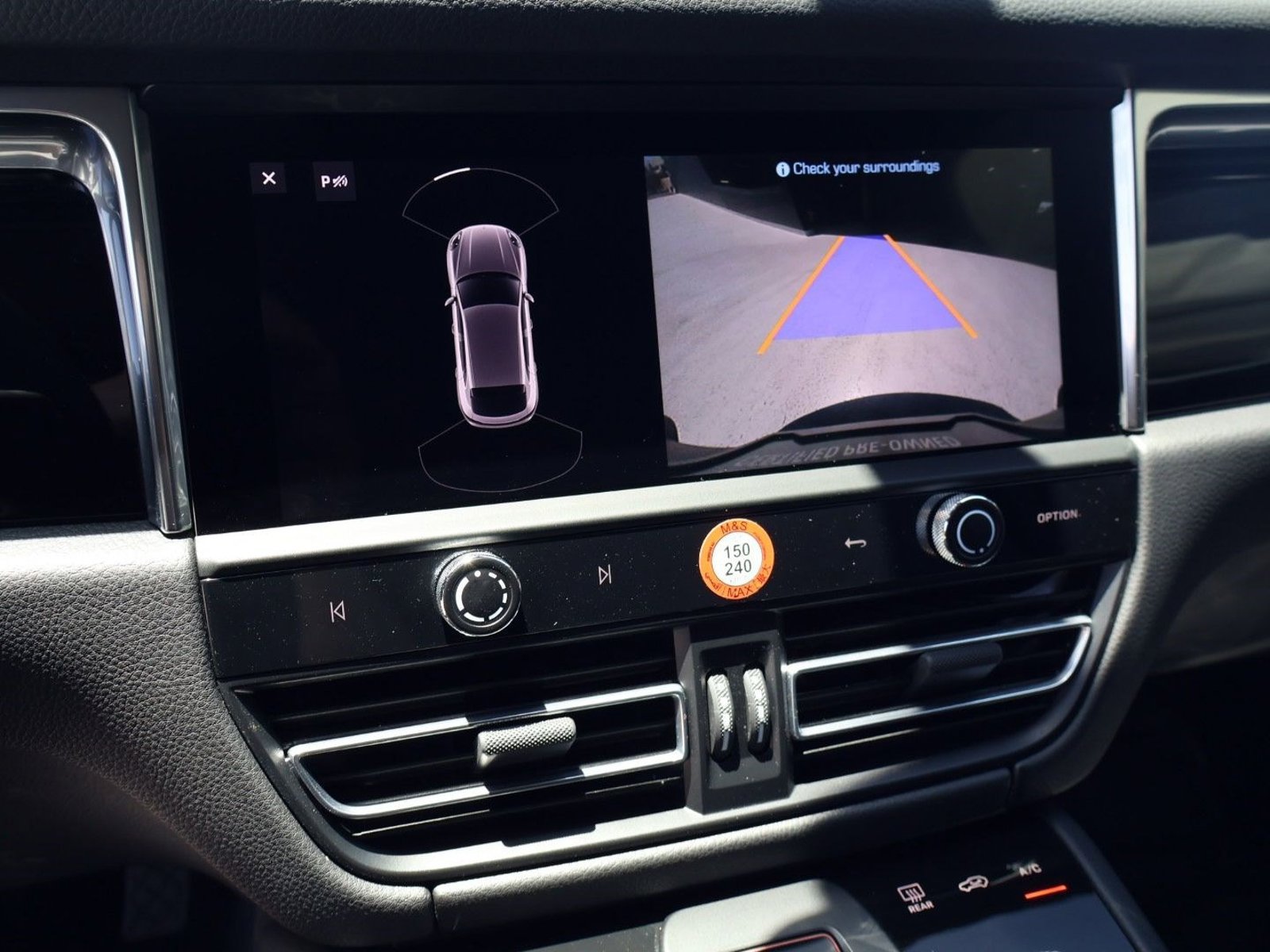 Certified 2025 Porsche Macan AWD/4WD image 19