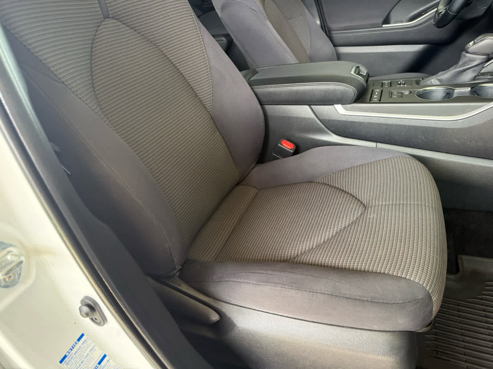 Used 2020 Toyota Highlander LE AWD/4WD image 10