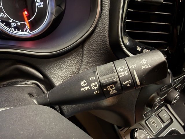 Used 2019 Jeep Cherokee Limited image 35