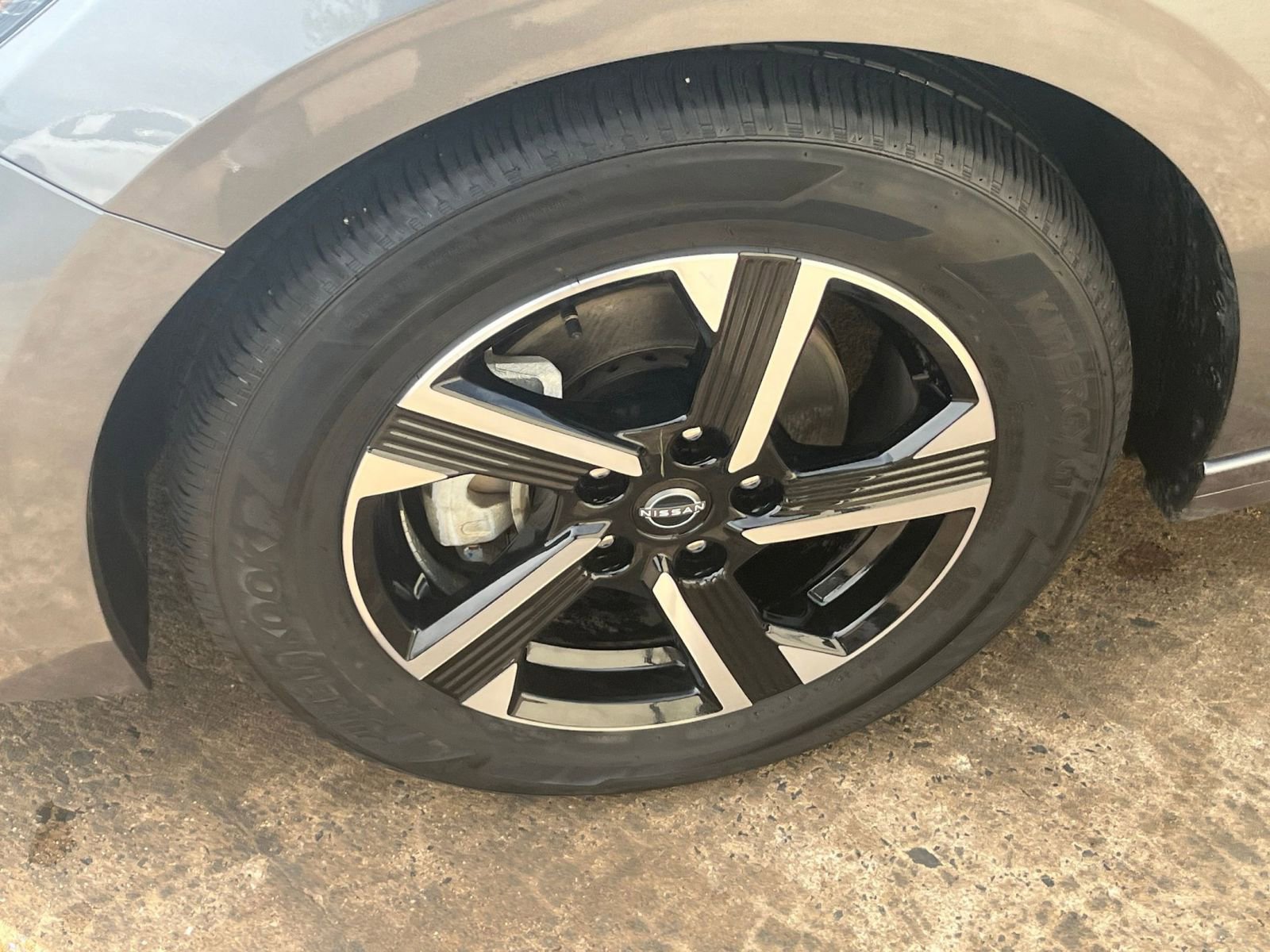 Used 2025 Nissan Sentra SV image 24