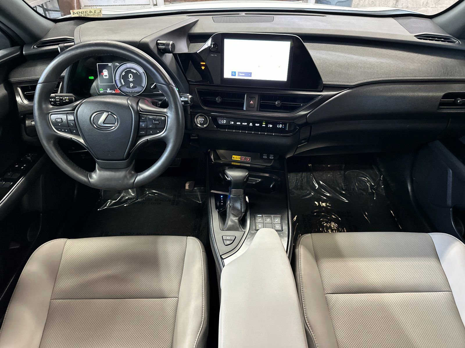 Used 2023 Lexus UX 250h F Sport w/ Accessory Package (Z2) image 15