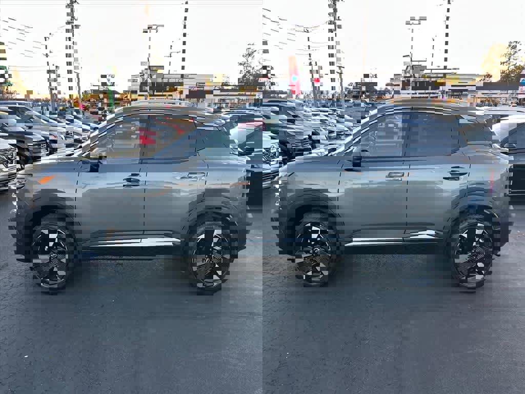 Used 2025 Nissan Kicks SR image 6